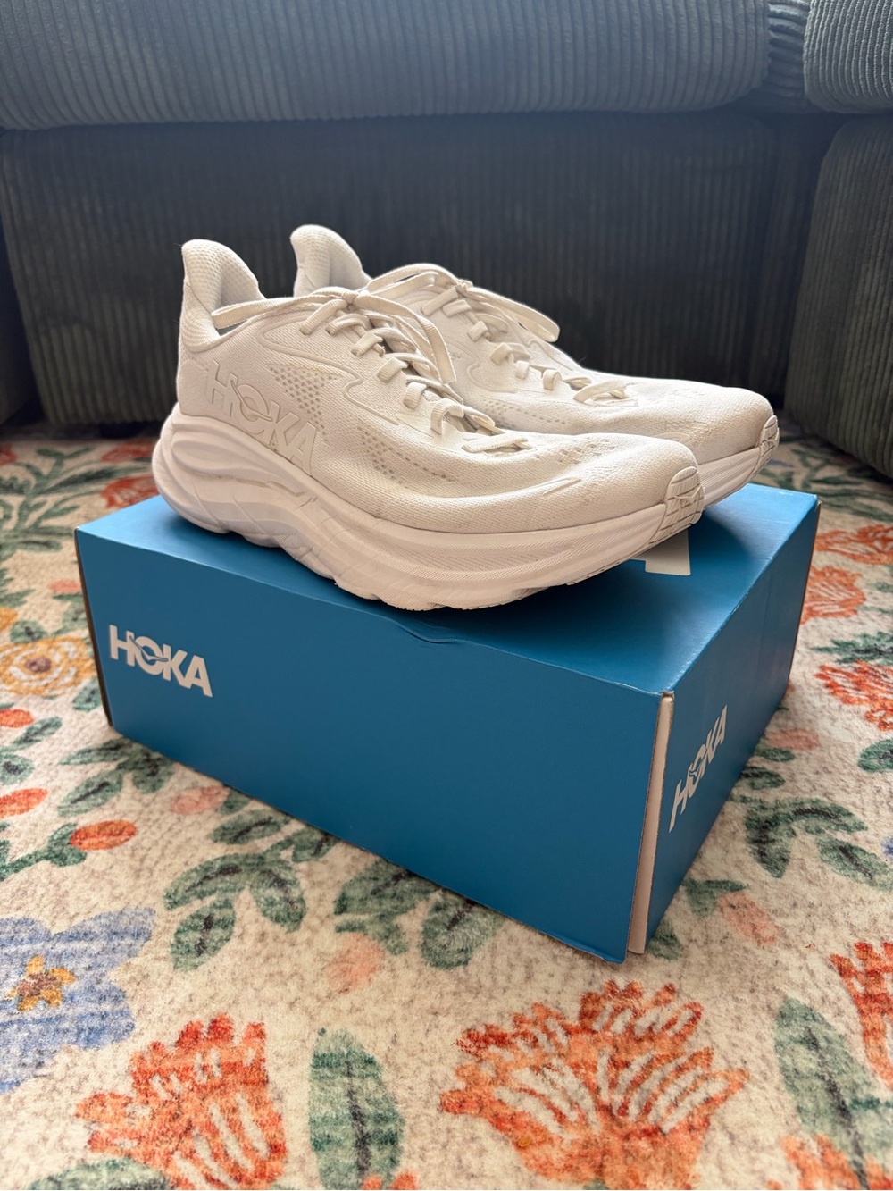 White Hoka Cliftons Women’s 9.5